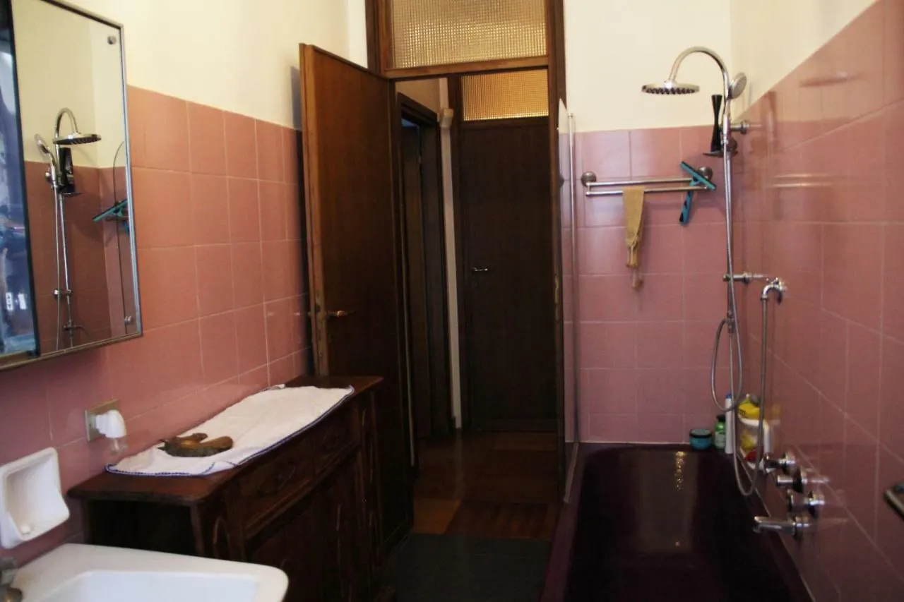 Big Room In Milano Center İtalya